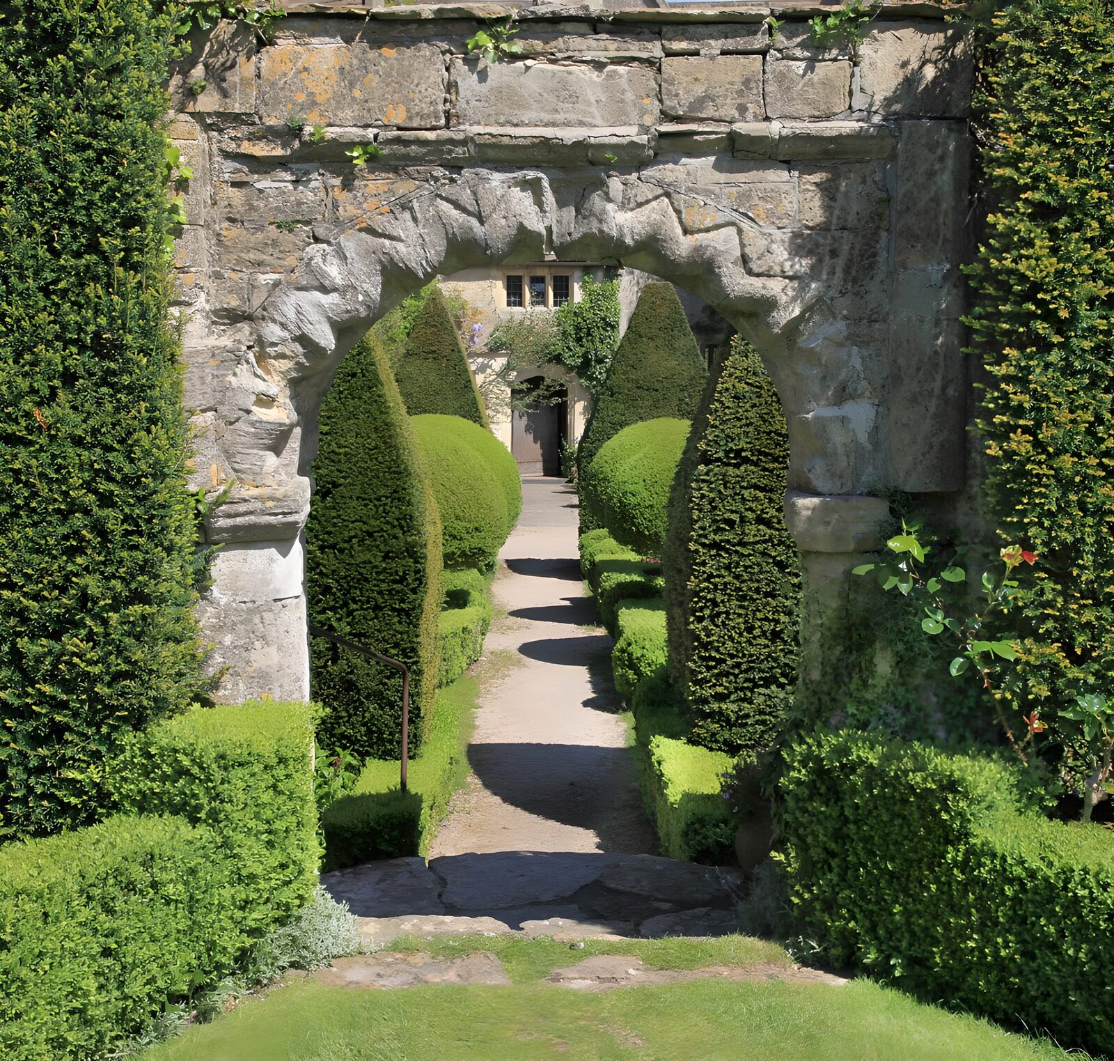 PDGIT3201788: Arco in pietra sul giardino formale