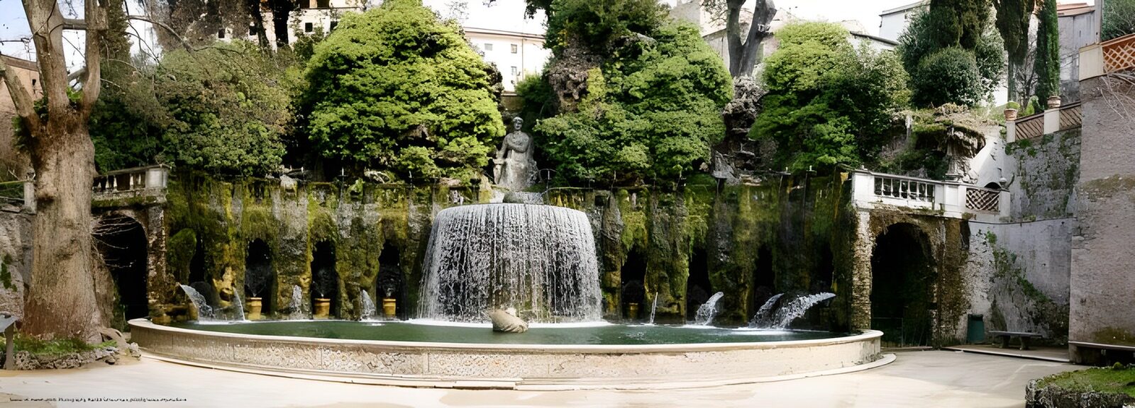 PDGIT9787115: Fontana a cascata nel giardino ombroso