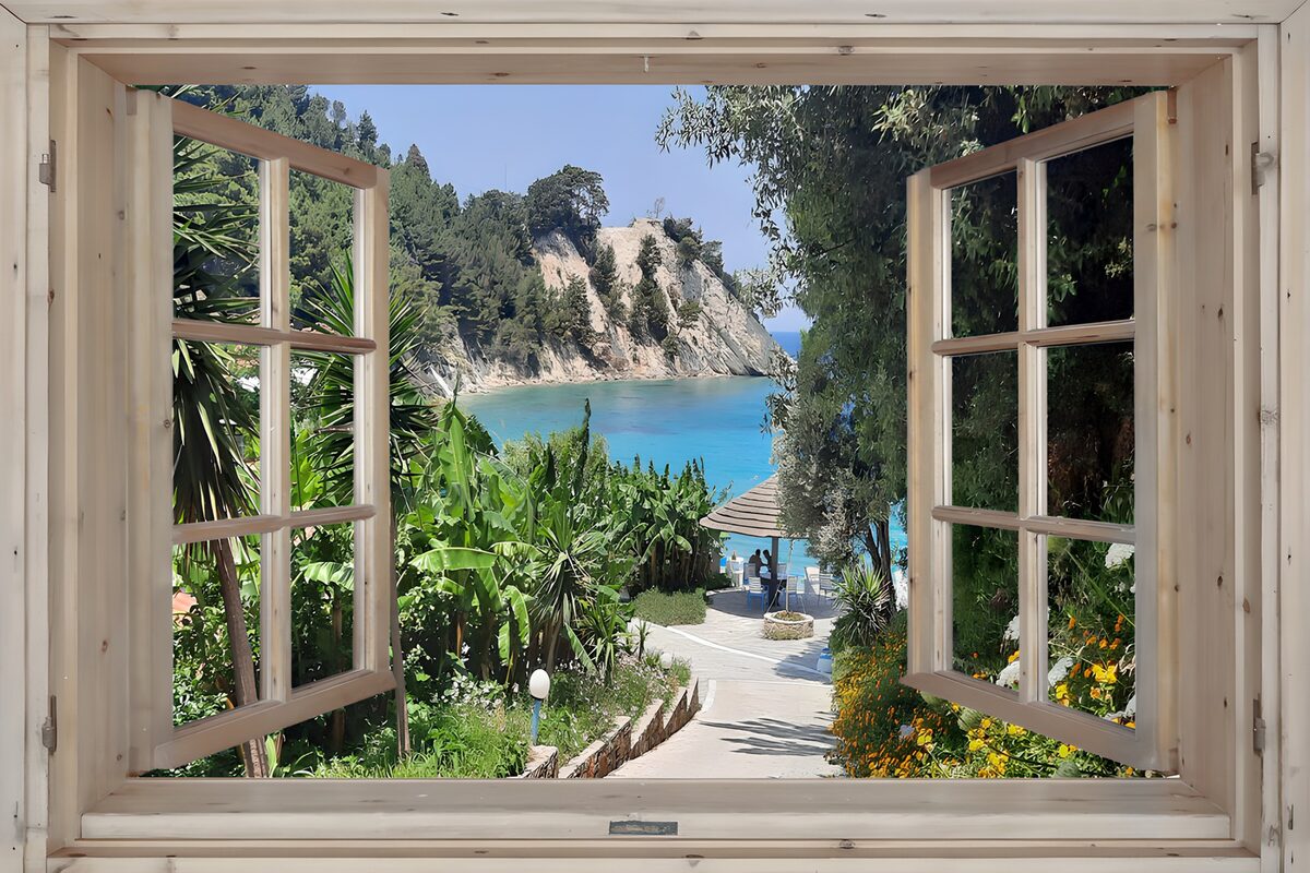 PDGIT6592338: Finestra aperta sul giardino e sul mare
