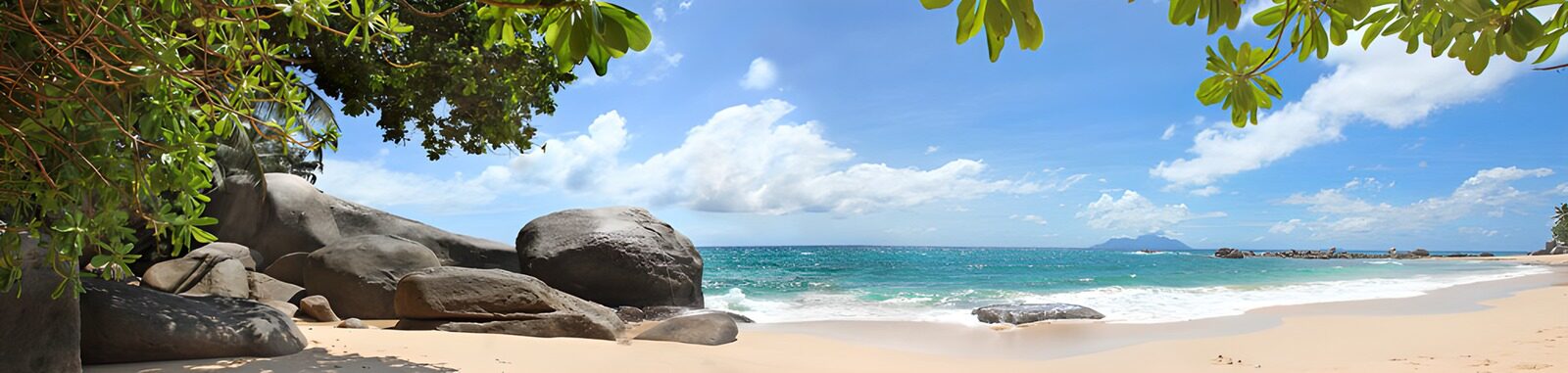 PDGIT5549386: Spiaggia tropicale tra massi e turchese
