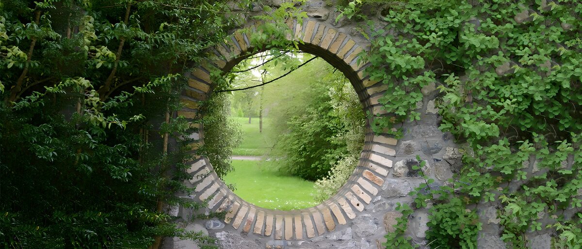 PDGIT1441094: Finestra tonda sul giardino
