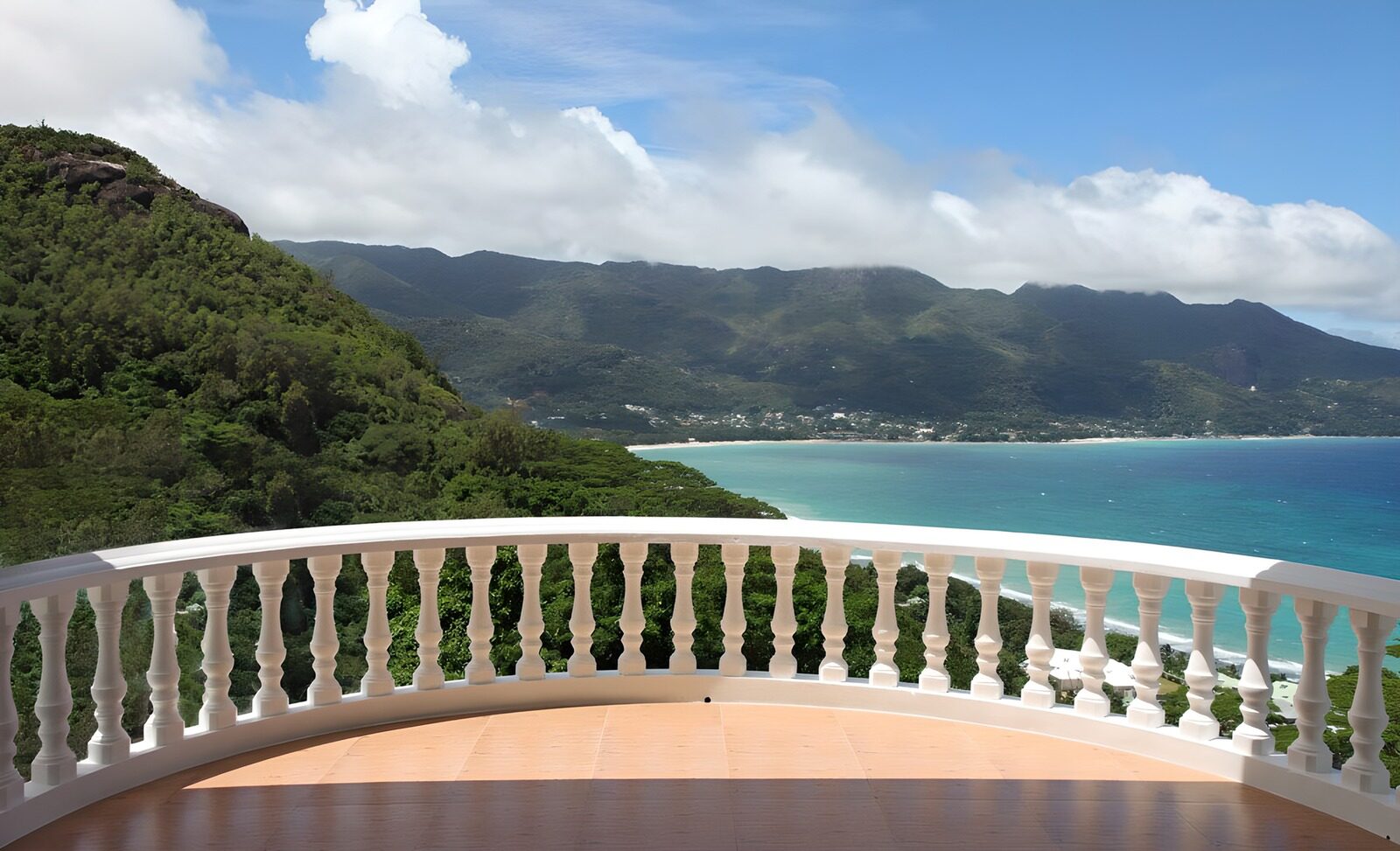 PDGIT9474143: Terrazza al sole sulla baia turchese