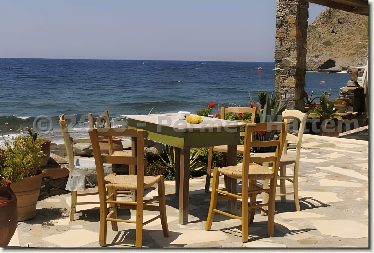 PDGIT2897506: Terrazza sul mare con tavolo verde
