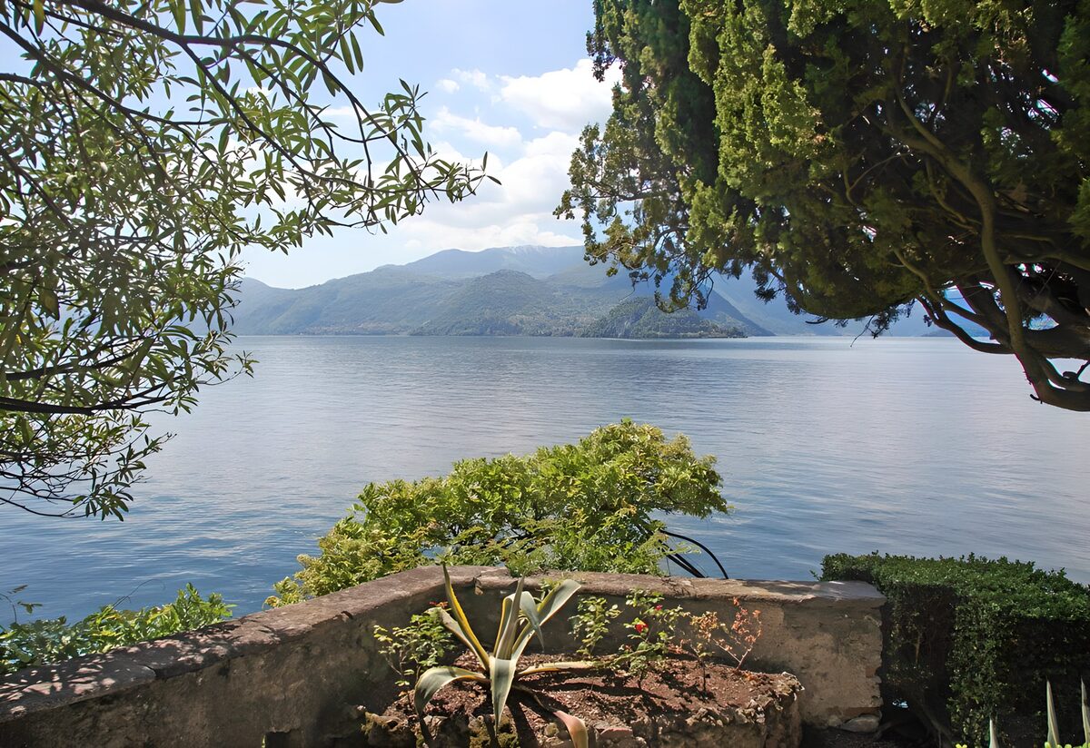 PDGIT5382010: Giardino terrazzato sul lago tra i monti