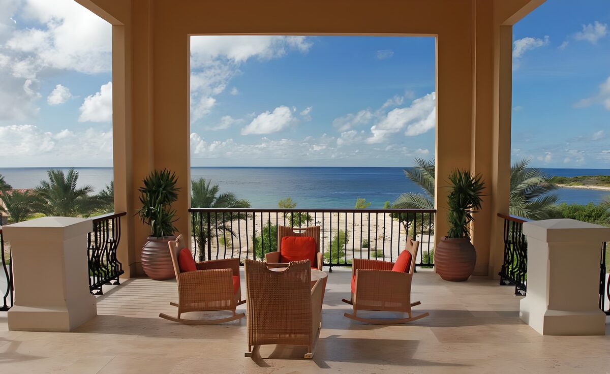 PDGIT6353988: Terrazza sul mare con sedie a dondolo