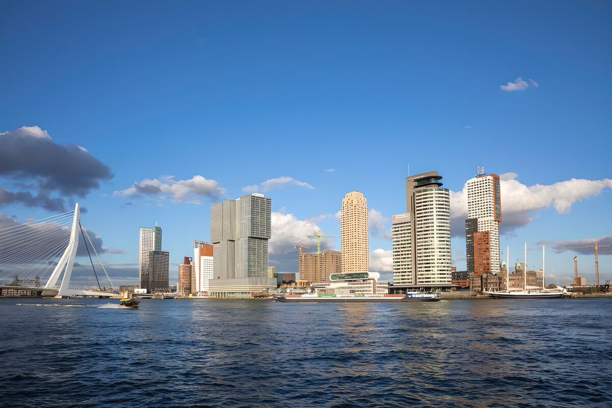 PDGIT5504682: Il ponte Erasmus e lo skyline sul fiume