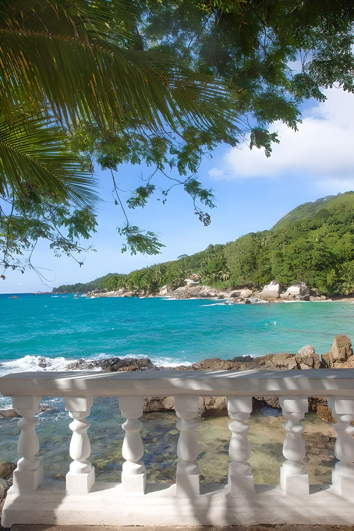 PDGIT7240979: Baia turchese vista dalla terrazza