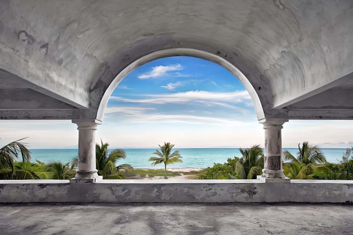 PDGIT7980455: Arco e palme sul mare turchese