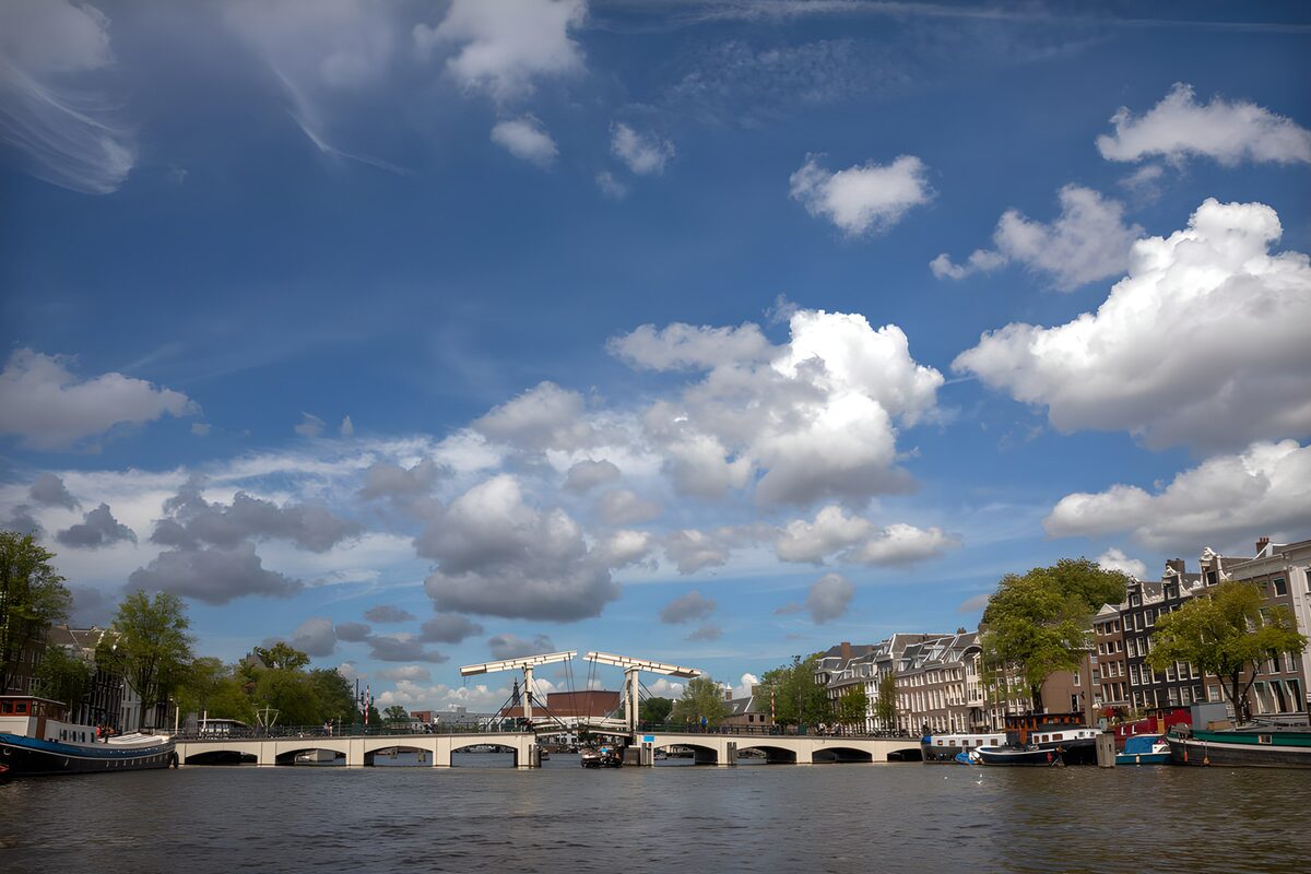 PDGIT9930403: Canale e ponte bianco ad Amsterdam