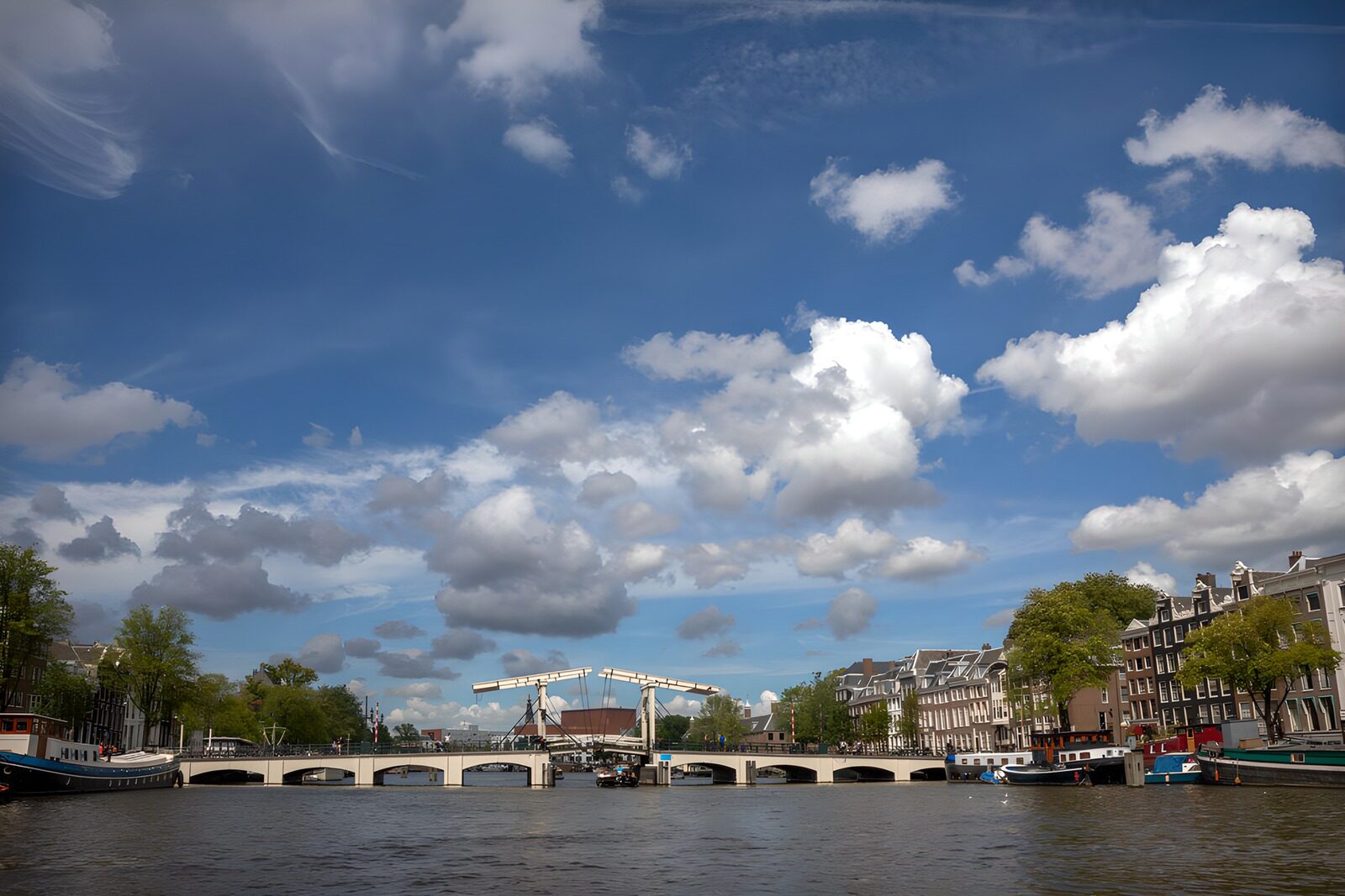 PDGIT9930403: Canale e ponte bianco ad Amsterdam