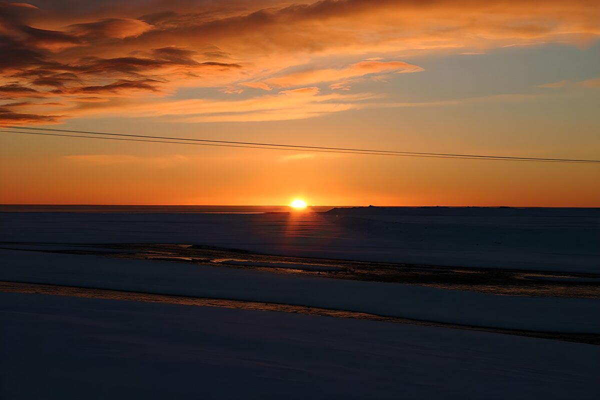 PDGIT5706700: Tramonto arancione sulla pianura