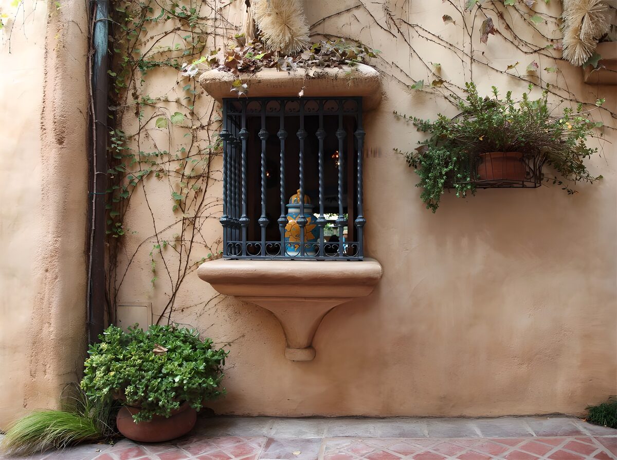 PDGIT2183262: Finestra sul muro color pesca