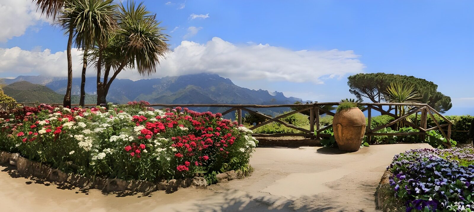 PDGIT3626536: Giardino fiorito con vista sui monti