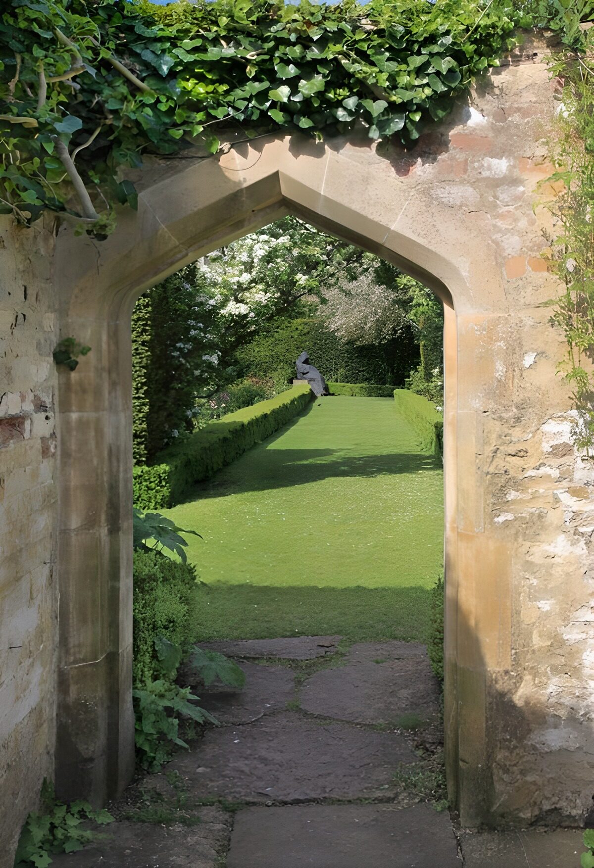 PDGIT5091046: Arco in pietra sul giardino