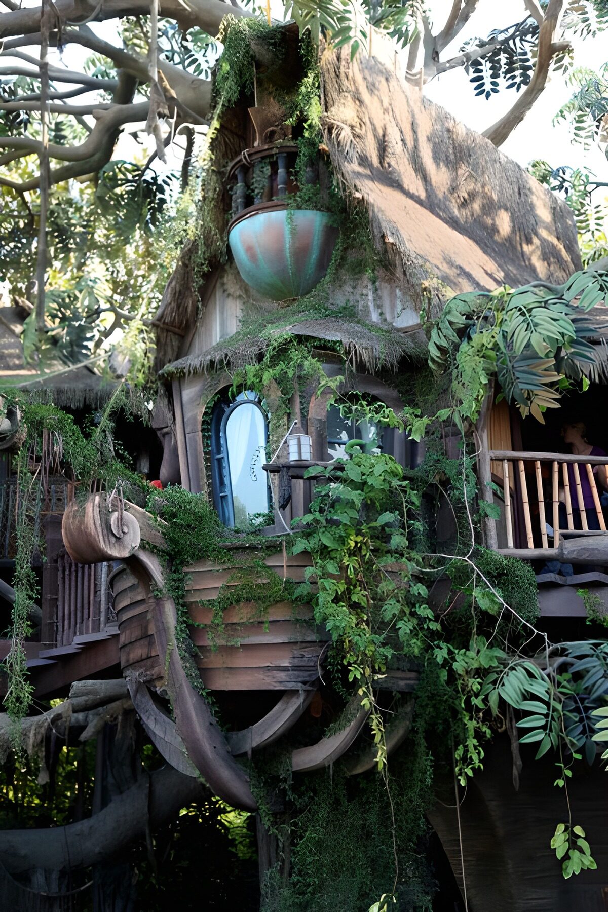 PDGIT7892649: Casa sull’albero con balcone turchese