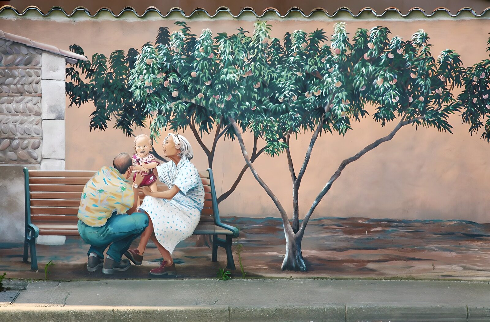 PDGIT5436851: Murale di famiglia accanto alla panchina