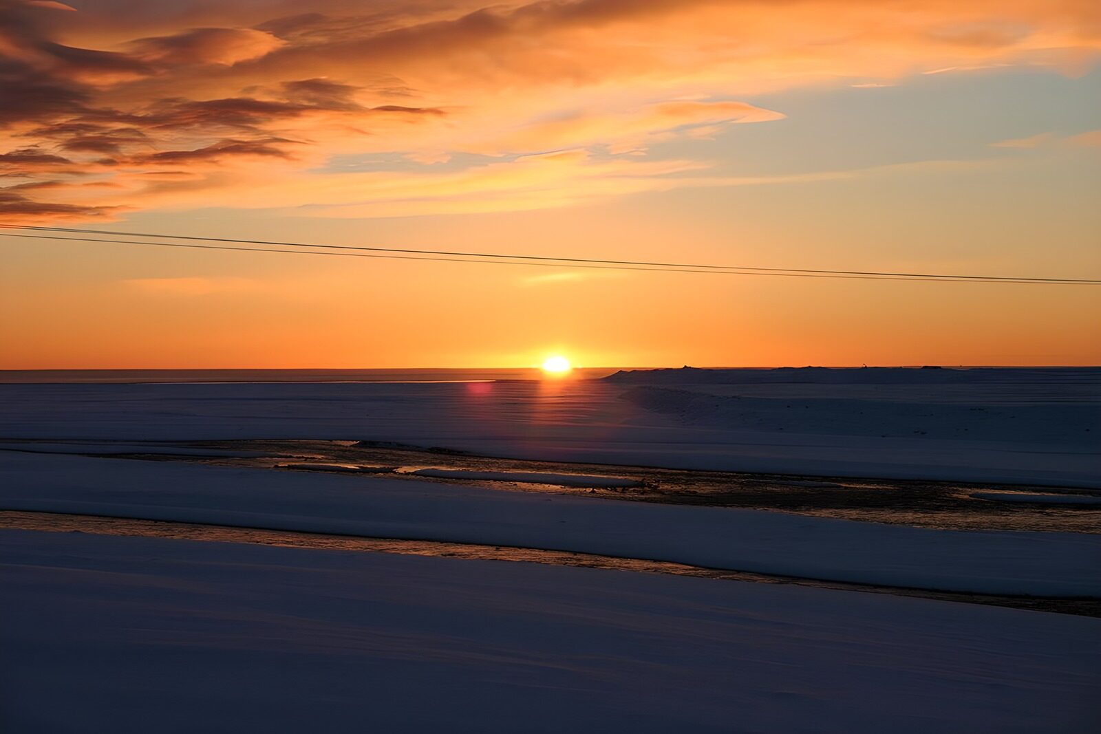 PDGIT4587655: Tramonto sulla pianura innevata
