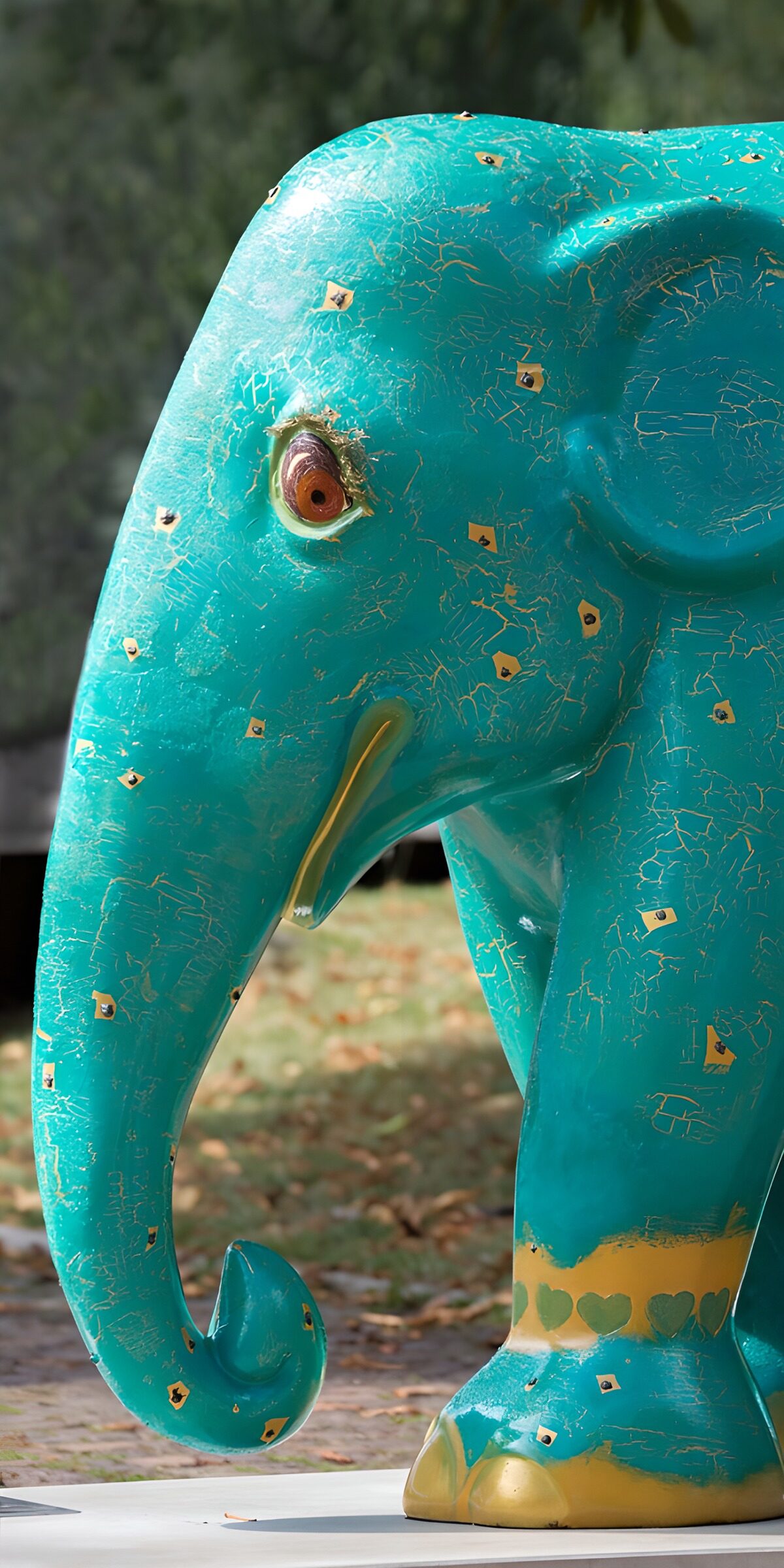 PDGIT4806825: Statua di elefante turchese al sole