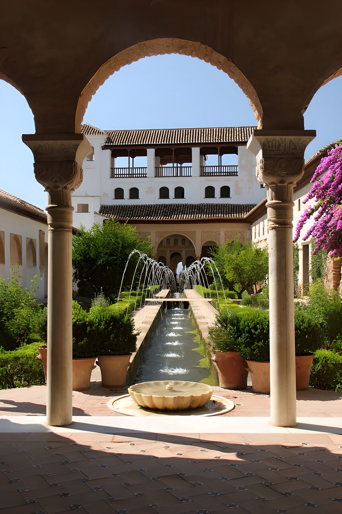PDGIT3846563: Cortile con fontane visto dall'arco