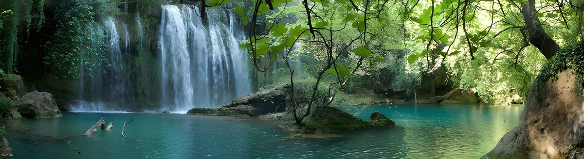 PDGIT8498245: Cascata e acqua turchese nel verde