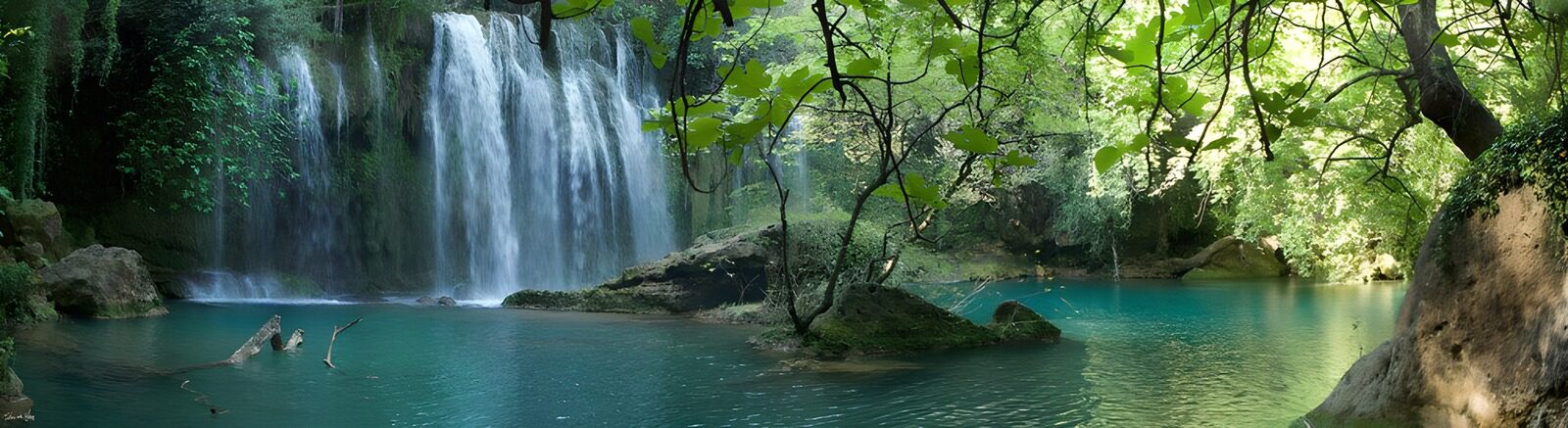 PDGIT8498245: Cascata e acqua turchese nel verde
