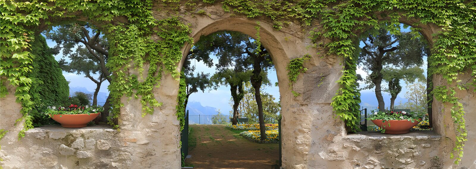 PDGIT7926842: Tre archi di pietra nel verde