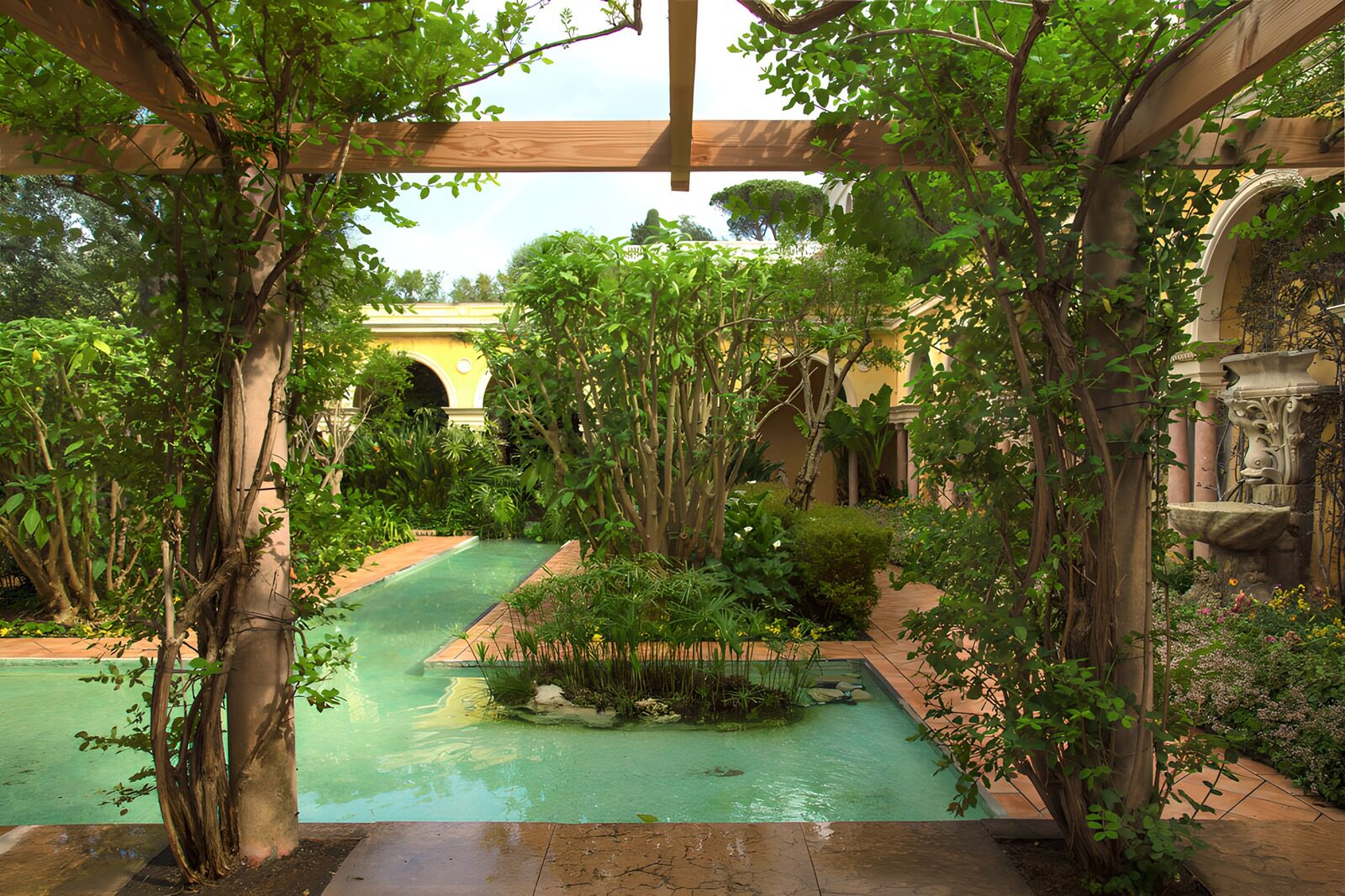 PDGIT2446162: Acqua turchese all’ombra della pergola