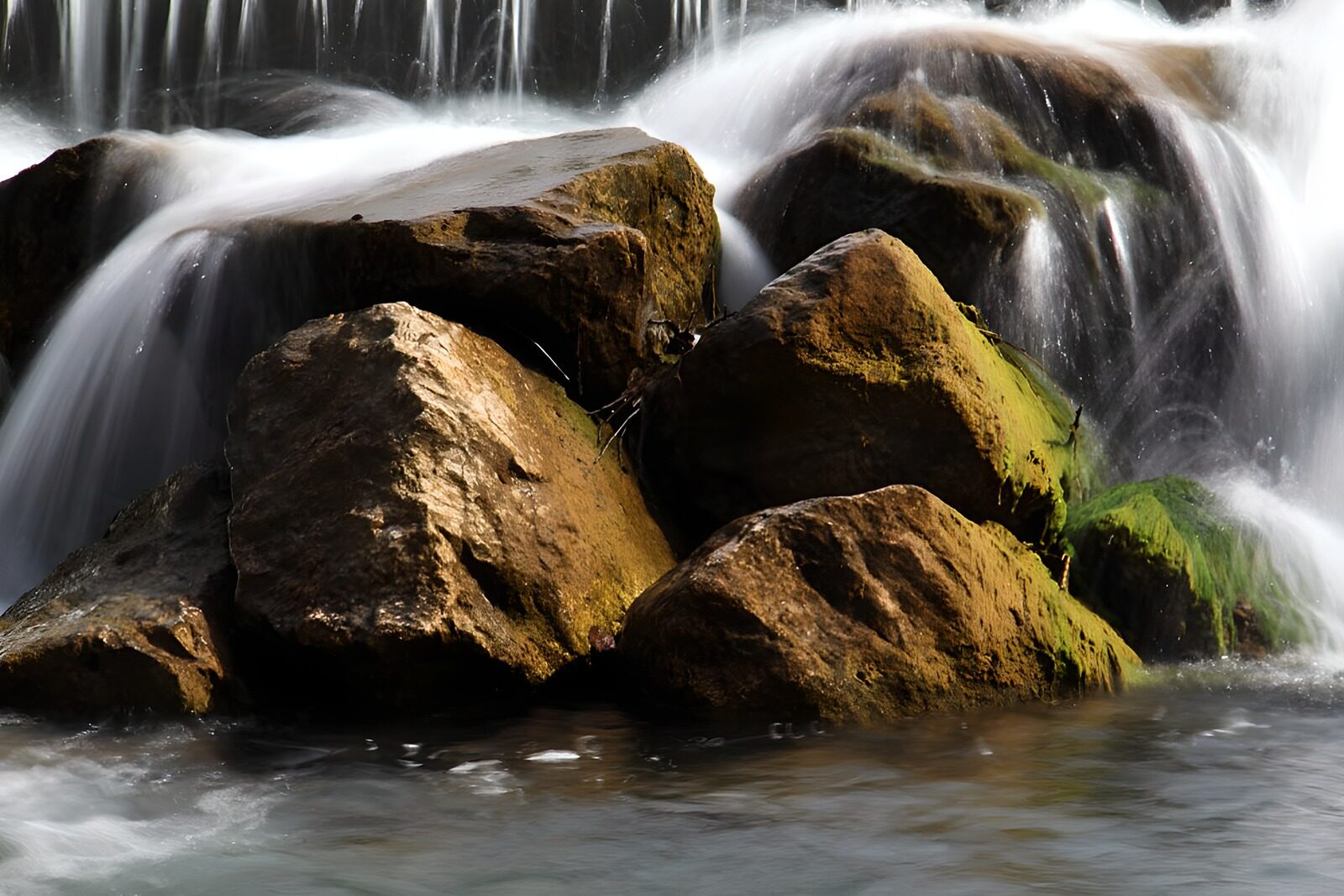 PDGIT4975678: Fili d’acqua, silenzio di pietra