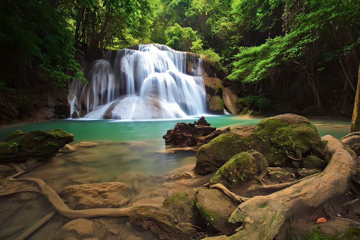 PDGIT1951687: Cascata a gradoni nella pozza turchese