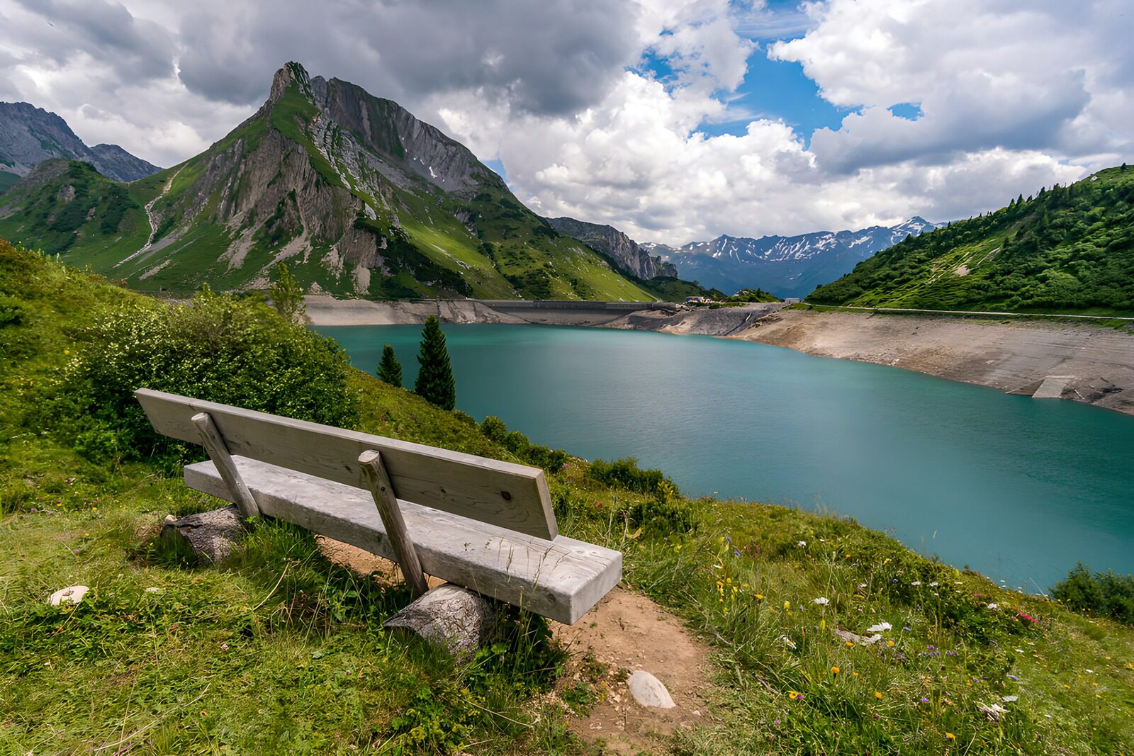 PDGIT2017731: Lago turchese, panchina tra i monti