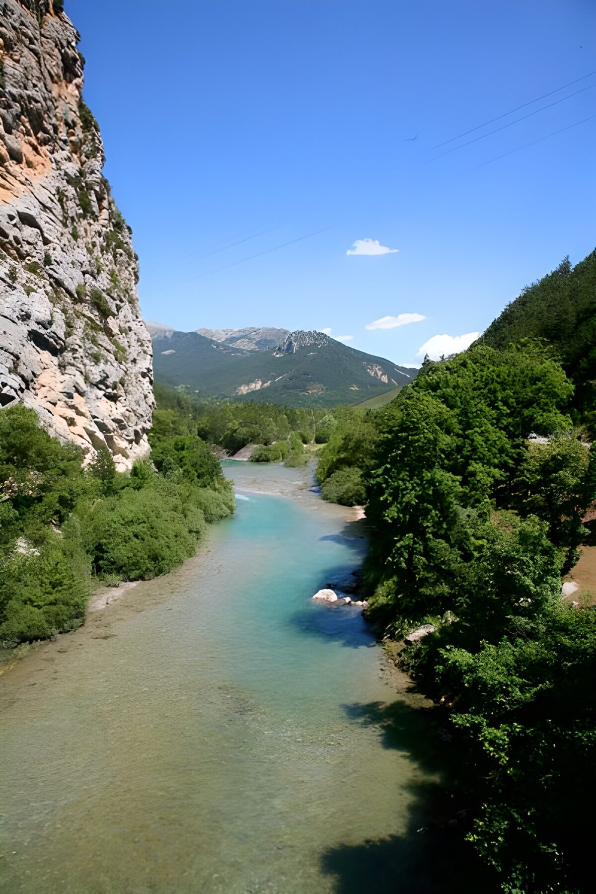 PDGIT8708349: Fiume turchese tra i monti d’estate
