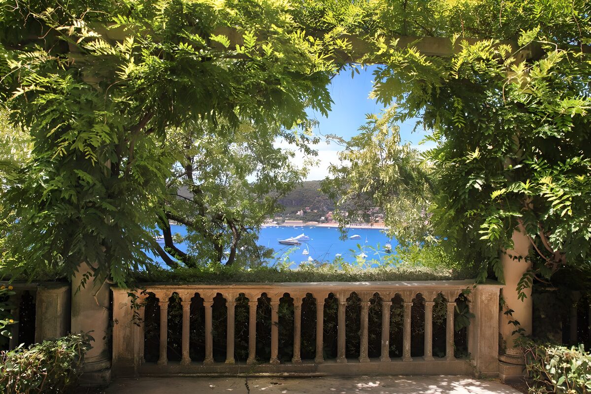 PDGIT7931870: Terrazza ombreggiata sulla baia