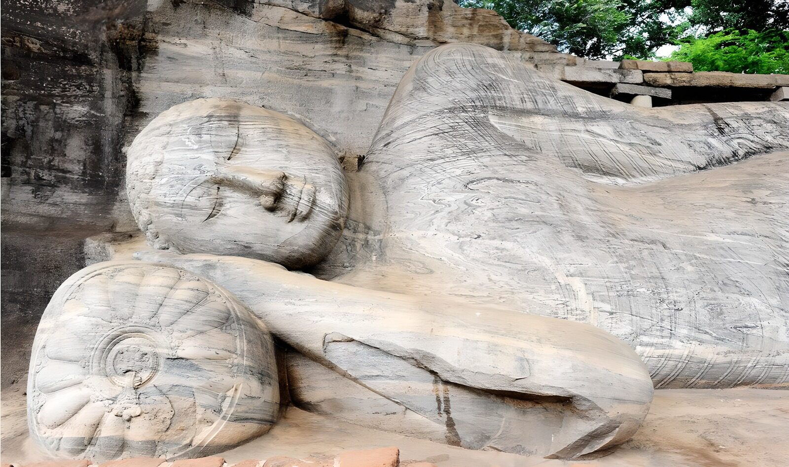 PDGIT2202519: Buddha sdraiato nella pietra chiara