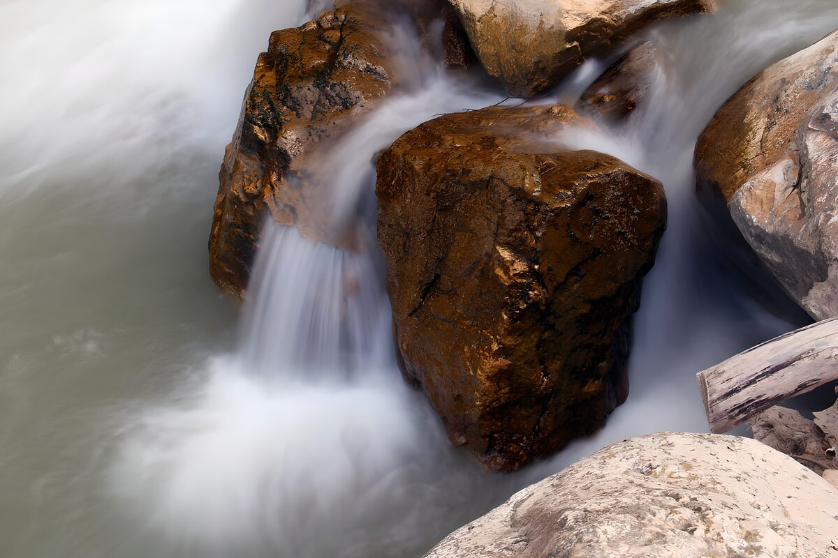 PDGIT2729030: Cascate tra massi bruni