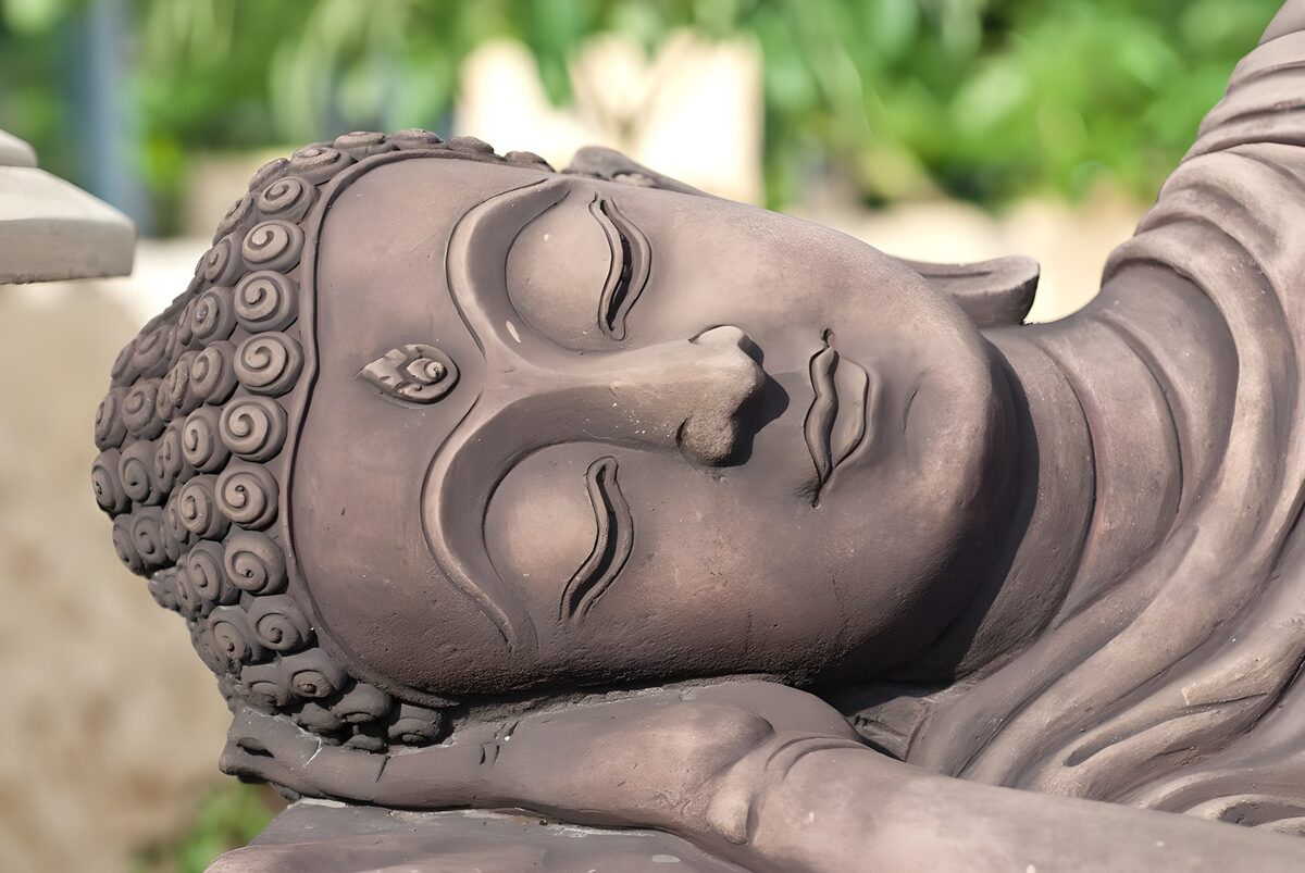 PDGIT9031638: Buddha reclinato, un volto in quiete