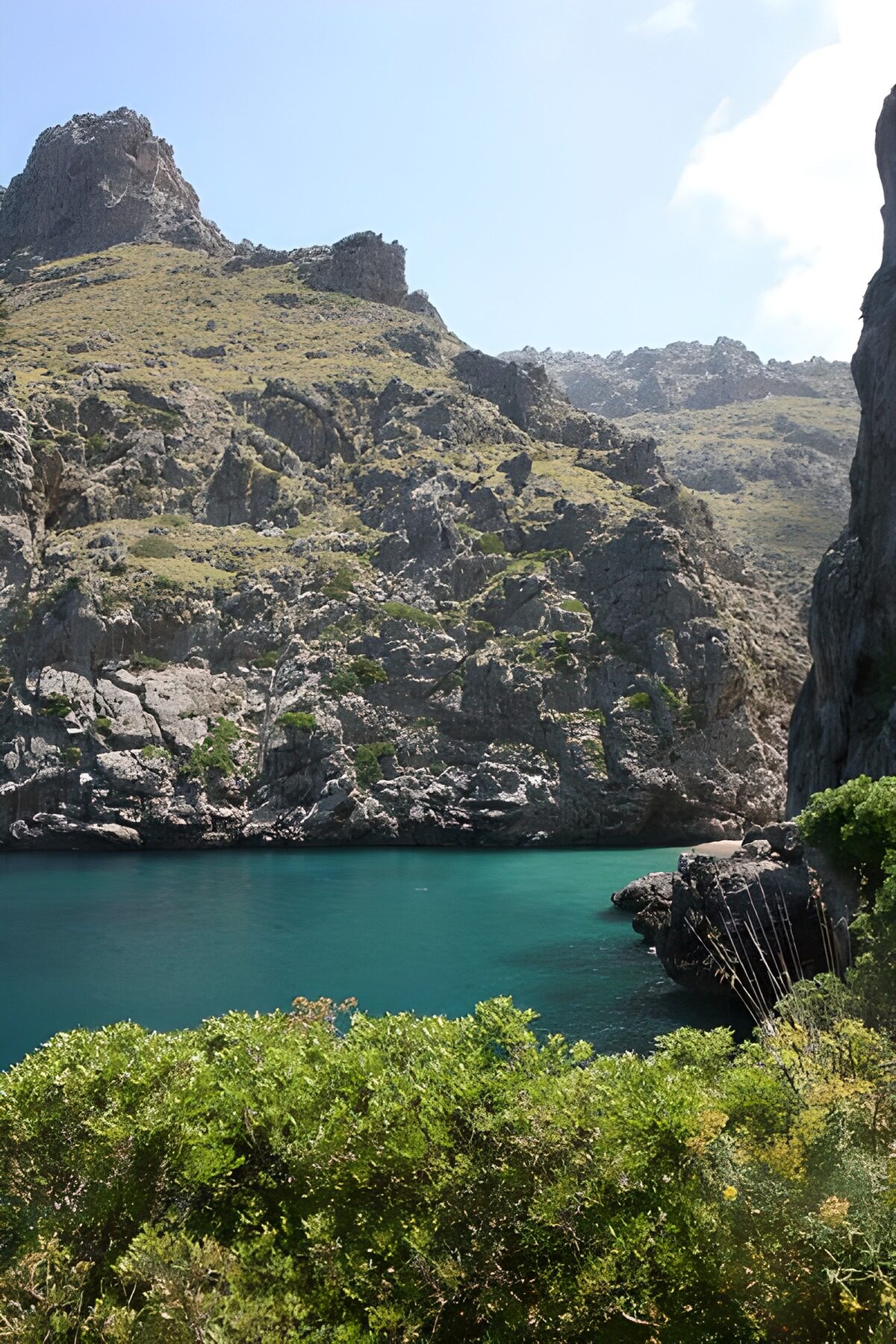 PDGIT9093200: Cala turchese al riparo delle scogliere