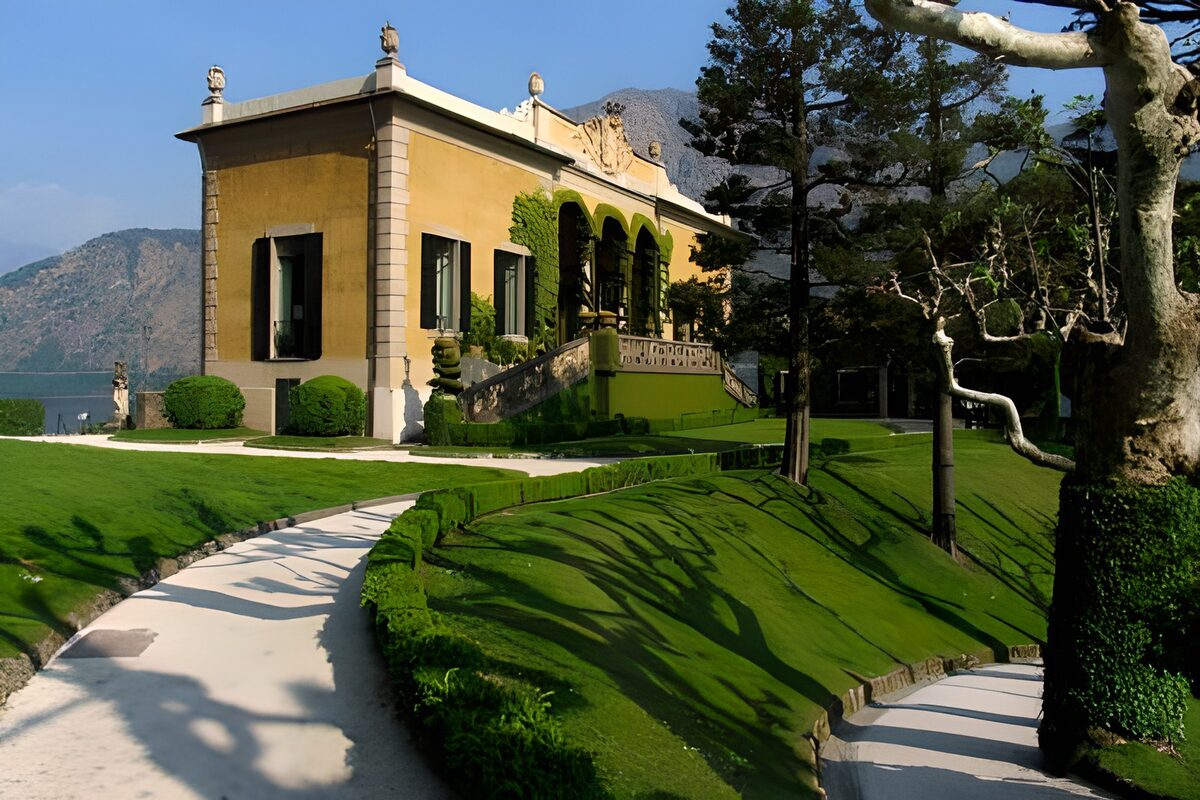PDGIT9845513: Villa ocra con giardino sul lago