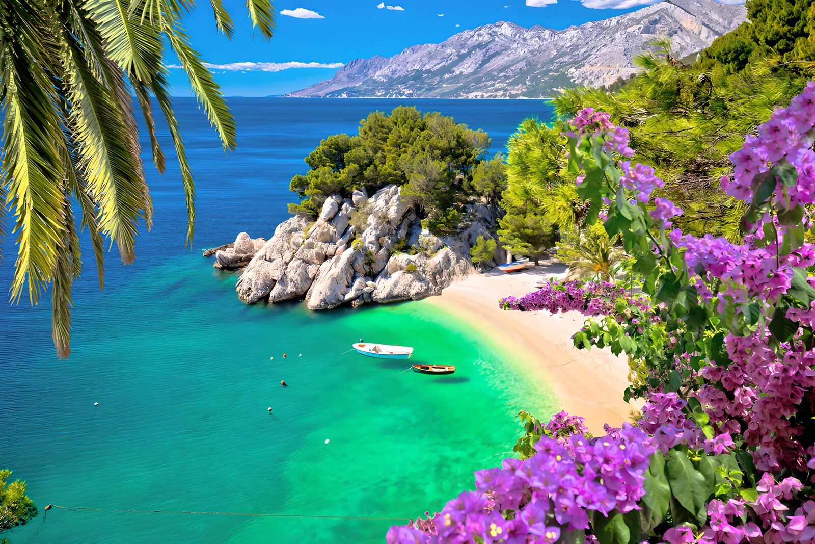 PDGIT3356624: Baia turchese tra palme e bouganville