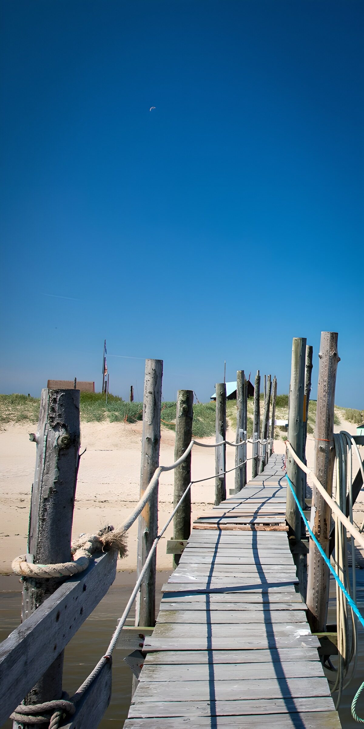 PDGIT6746523: Pontile di legno verso la spiaggia