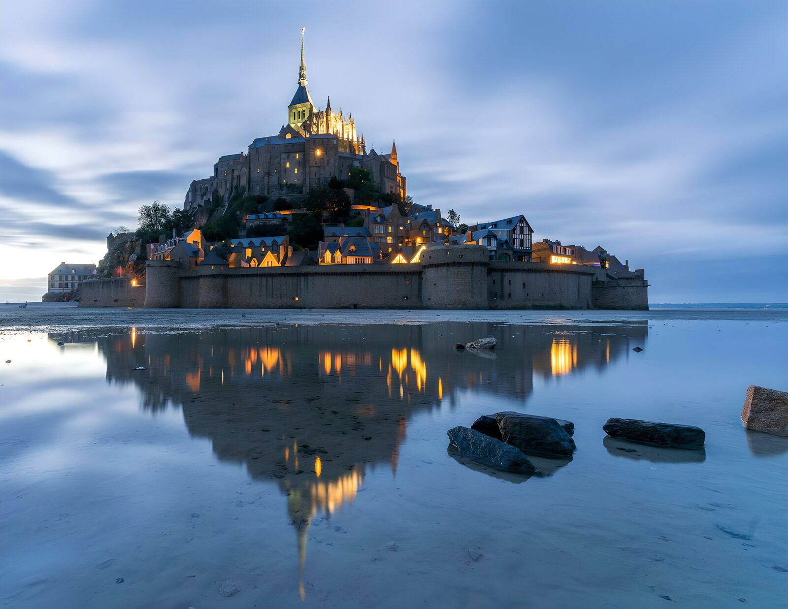 PDGIT7656406: Mont Saint-Michel al crepuscolo