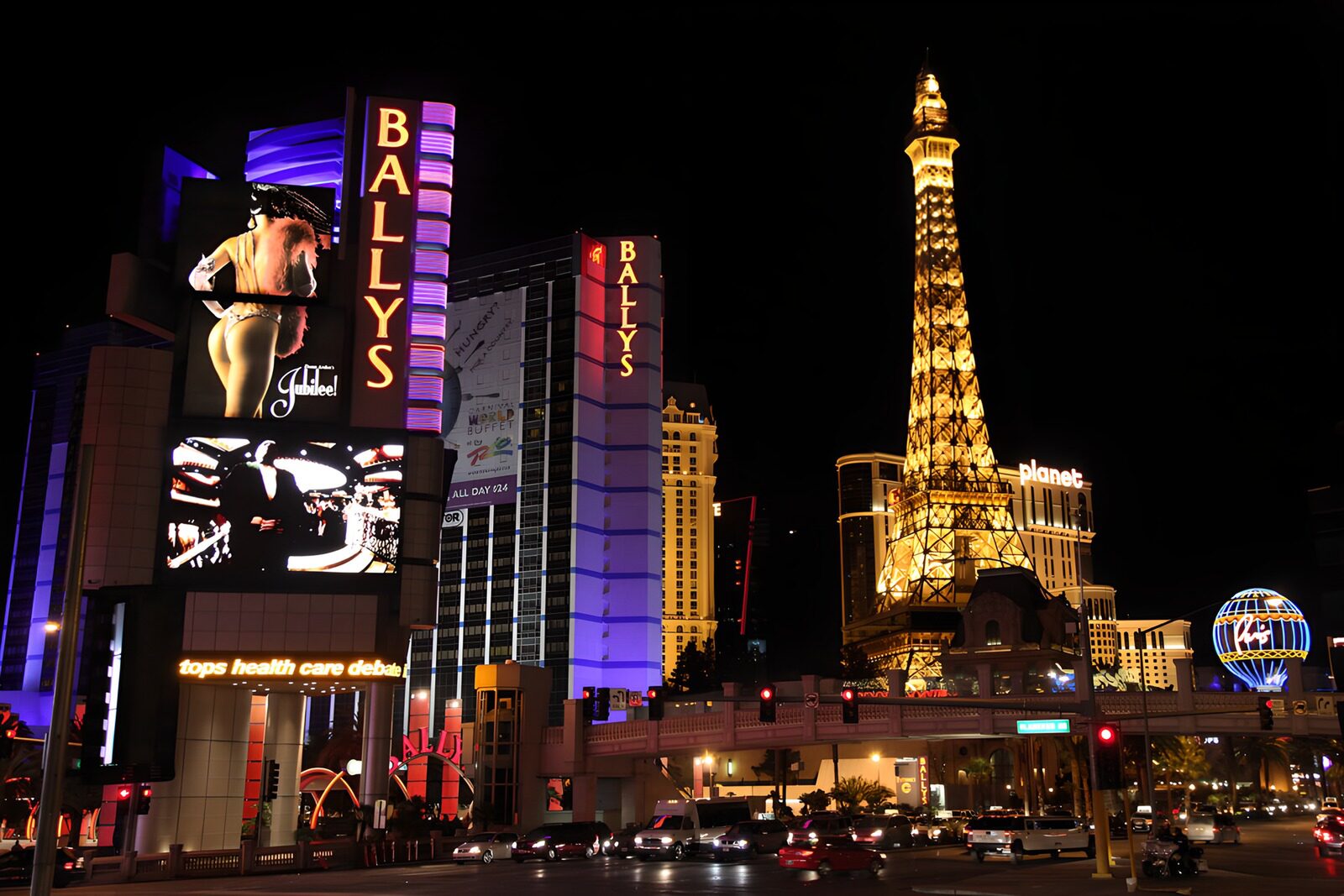 PDGIT4947280: La Strip di Las Vegas tra torre e neon