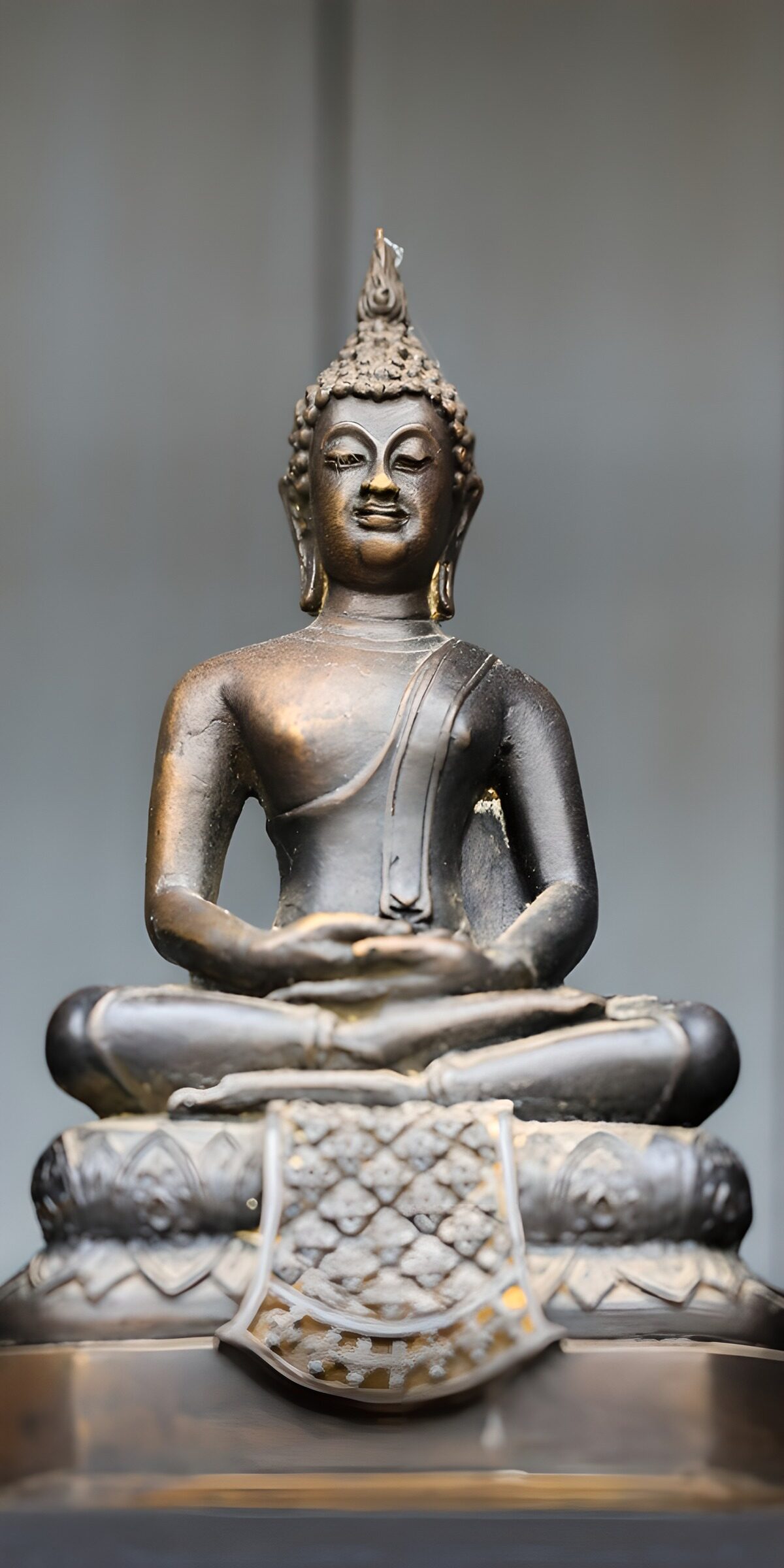 PDGIT9211488: Statua di Buddha dai riflessi dorati