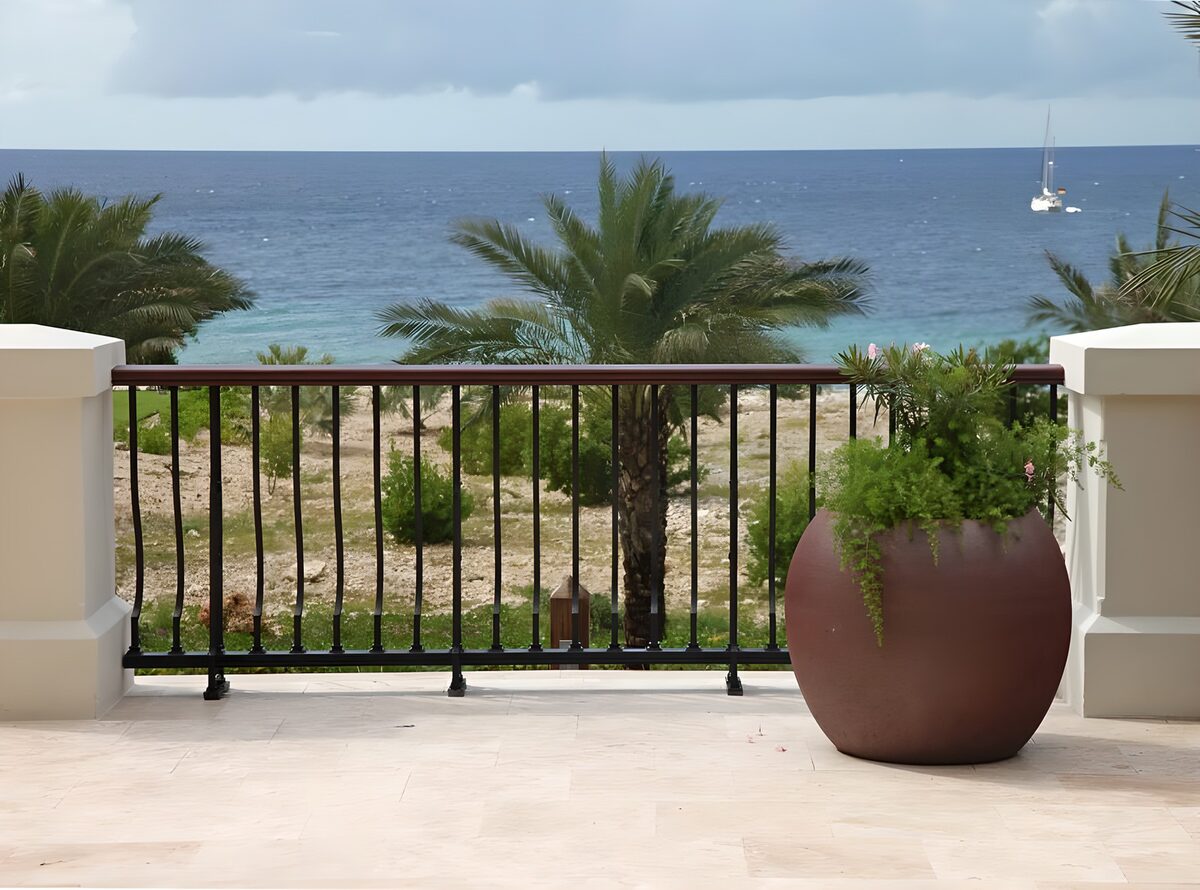 PDGIT3258481: Terrazza sul mare tra le palme