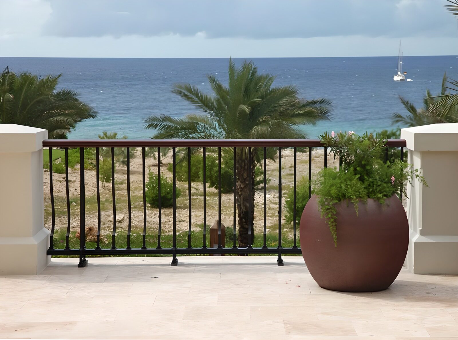 PDGIT3258481: Terrazza sul mare tra le palme