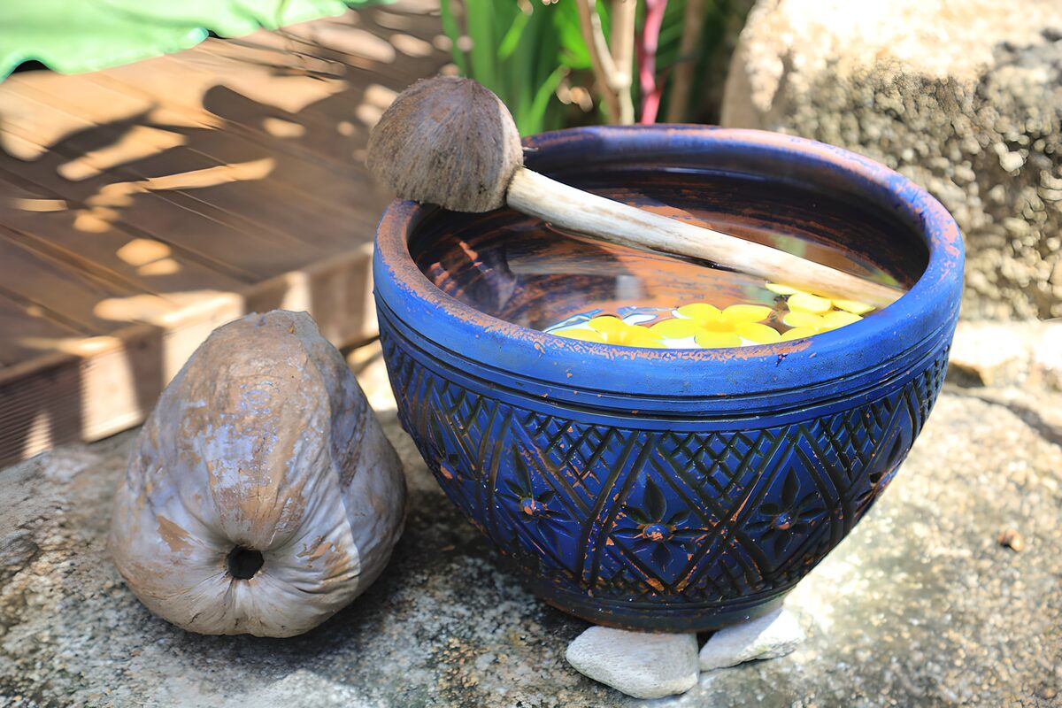 PDGIT4541433: Ciotola blu con fiori al sole