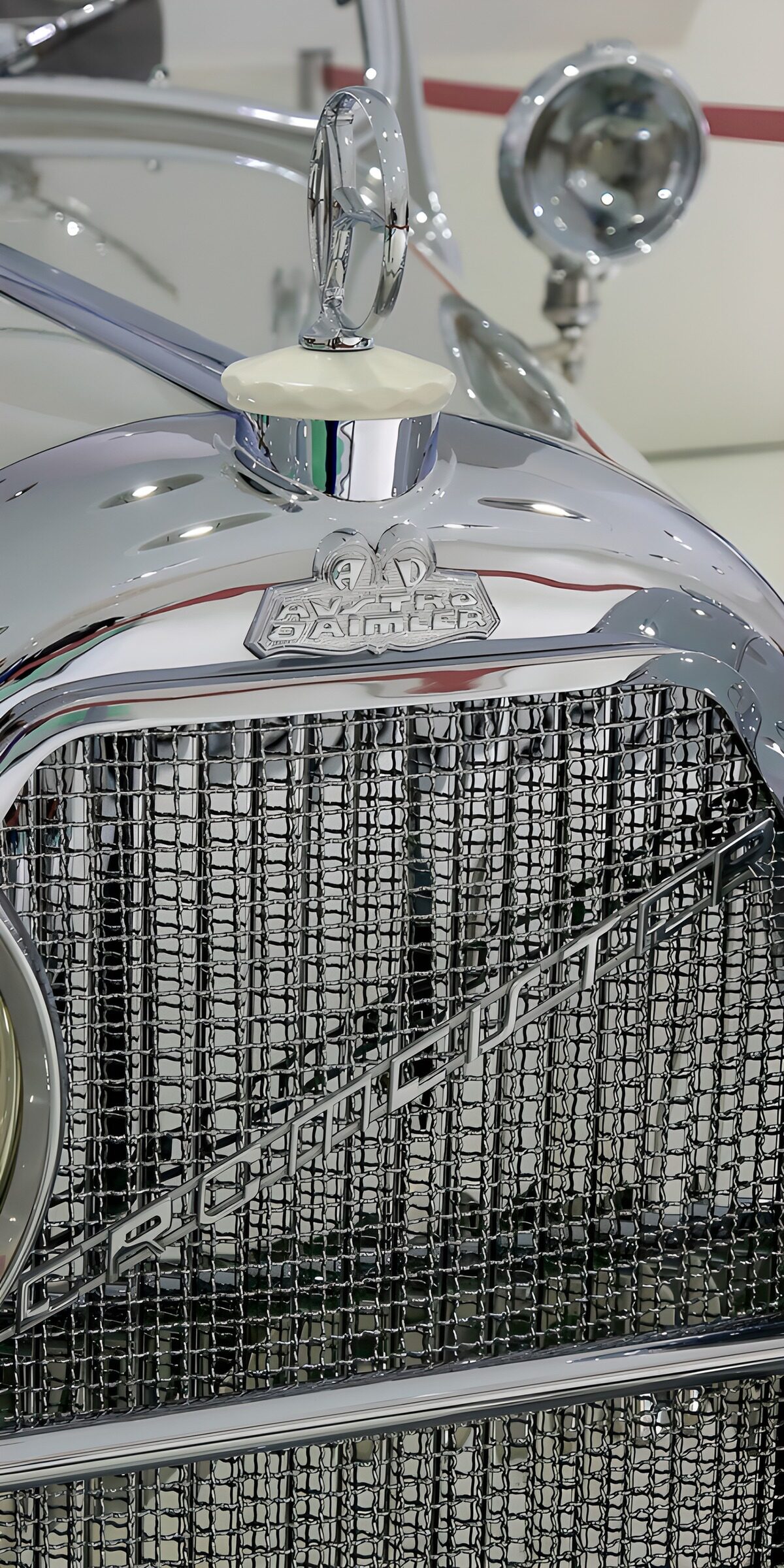 PDGIT2590535: La griglia cromata di un’auto d’epoca