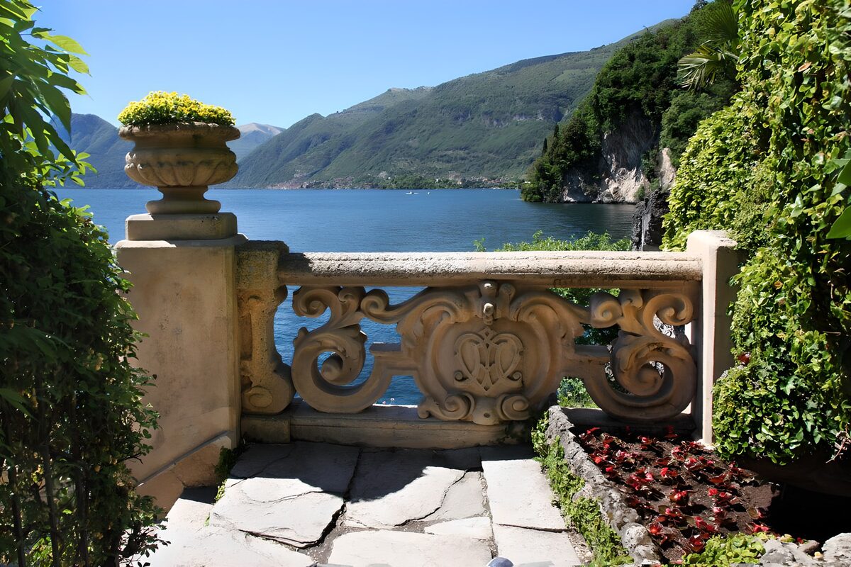 PDGIT9731017: Tra pietra e azzurro, il lago riposa