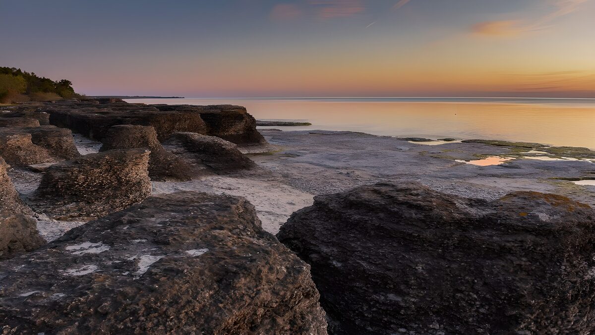 PDGIT1441414: Costa rocciosa al tramonto