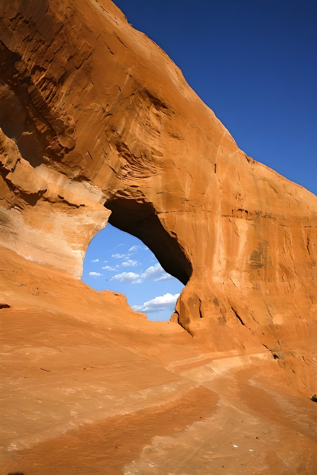 PDGIT1806171: Arco d’arenaria tra luce e ombra