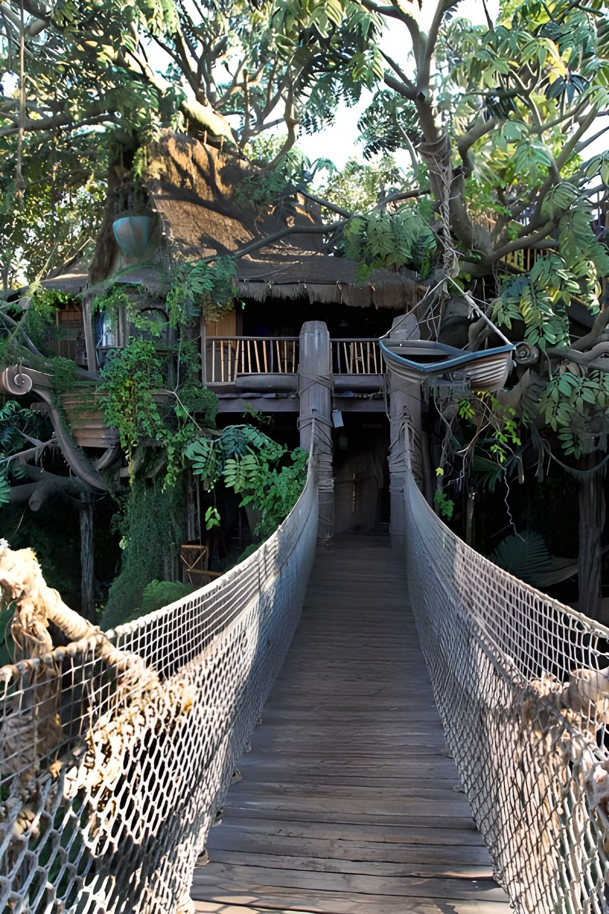 PDGIT8143989: Casa sull’albero e ponte tra il verde
